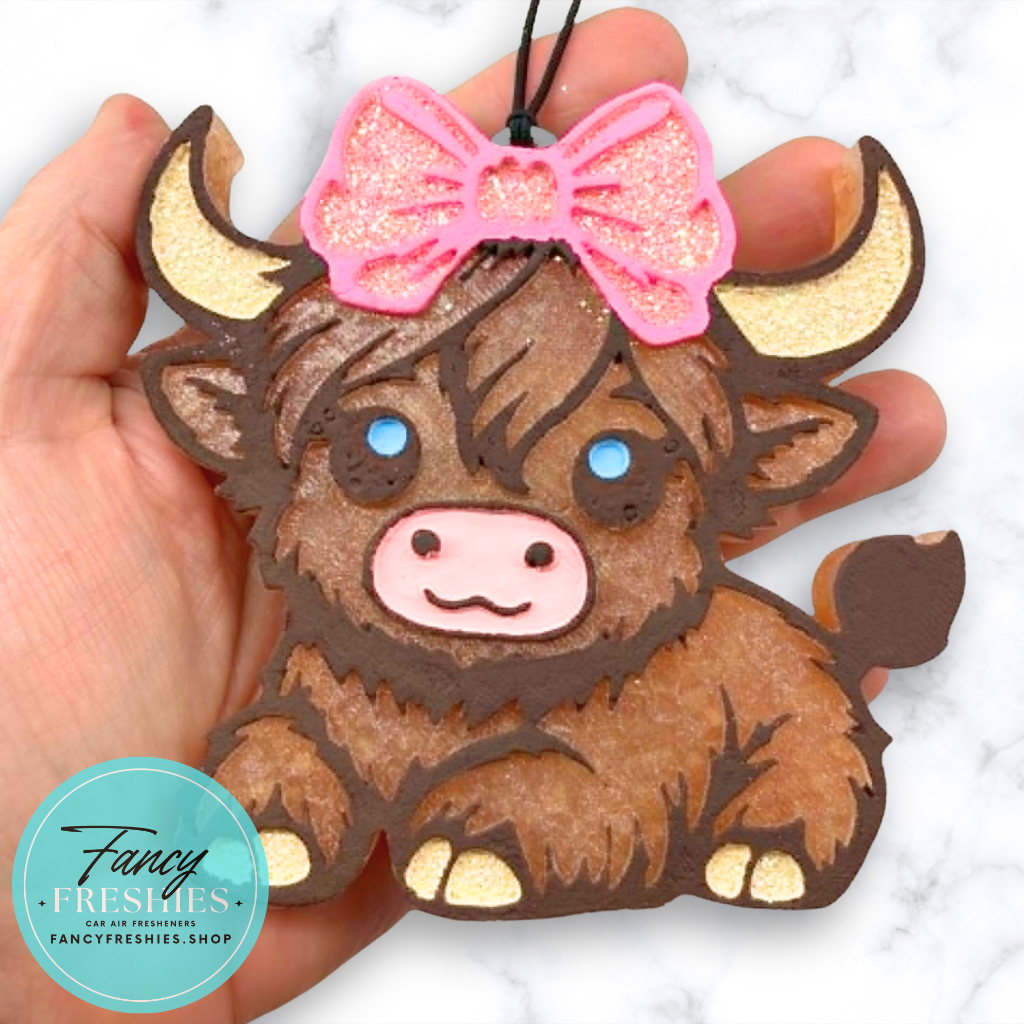 Highland Cow with Bow Freshie